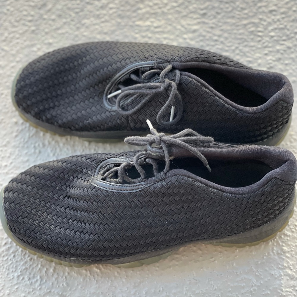 Jordan 11 Low - Picture 2 of 3